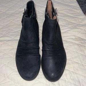Clark's ankle boots with zipper closure and rubber soles , size 7